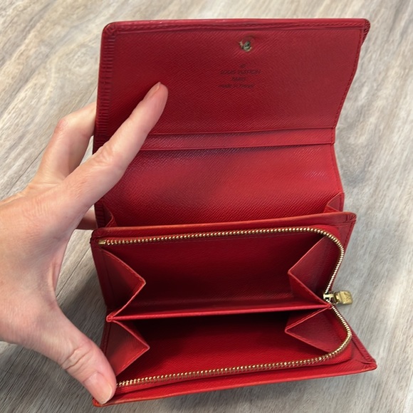 LV RED EPI SNAP WALLET - Picture 4 of 5